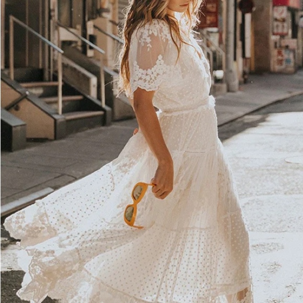 Elegant White Lace Wedding Dress